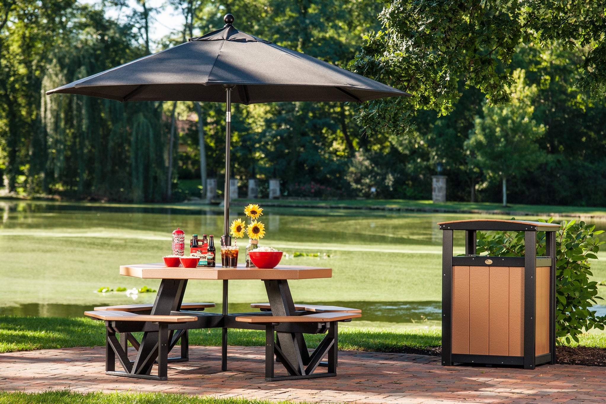 Luxcraft - Octagon Picnic Table