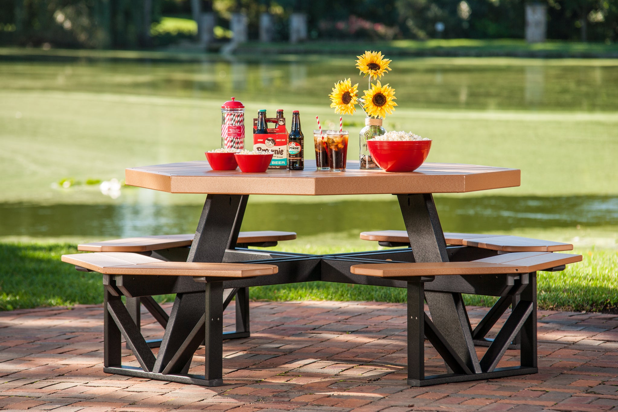 Luxcraft - Octagon Picnic Table